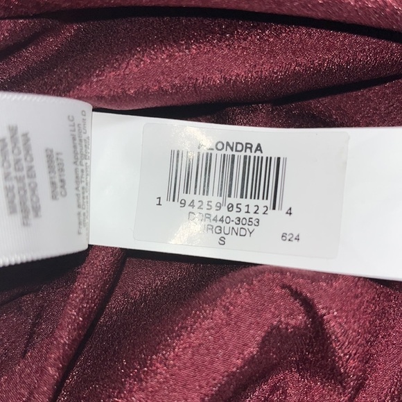 Dress The Population Alondra Sheath Blouson Pencil V-Neck Dress Burgundy Small - Picture 11 of 11